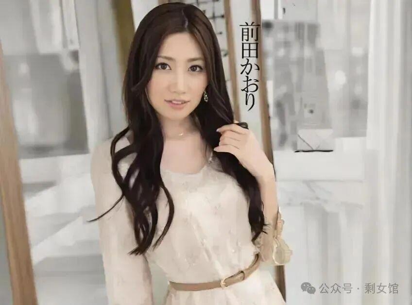 男同桌把手放进我内裤里好爽剧集剧照